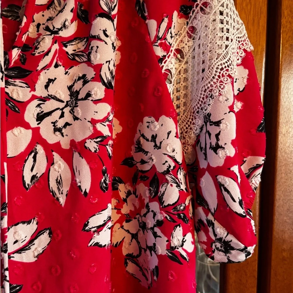 Adrienne Vittadini Pink Floral Blouse with crocheted Lace Accents Large - Picture 6 of 7